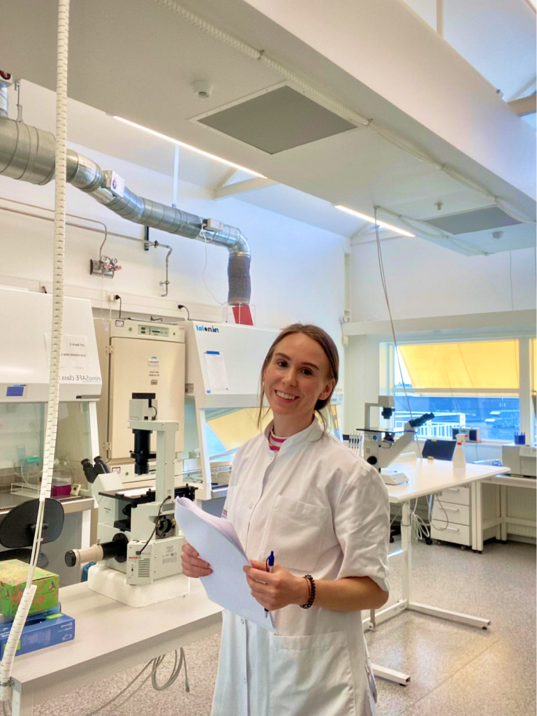 Stella, stifter af HydroLife, i et laboratorium